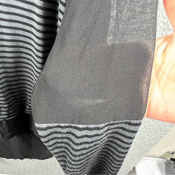 Seven7 Blouse Women's Large High Low Hem Gray Black  Sheer Sleeves Stripes - Picture 6 of 8